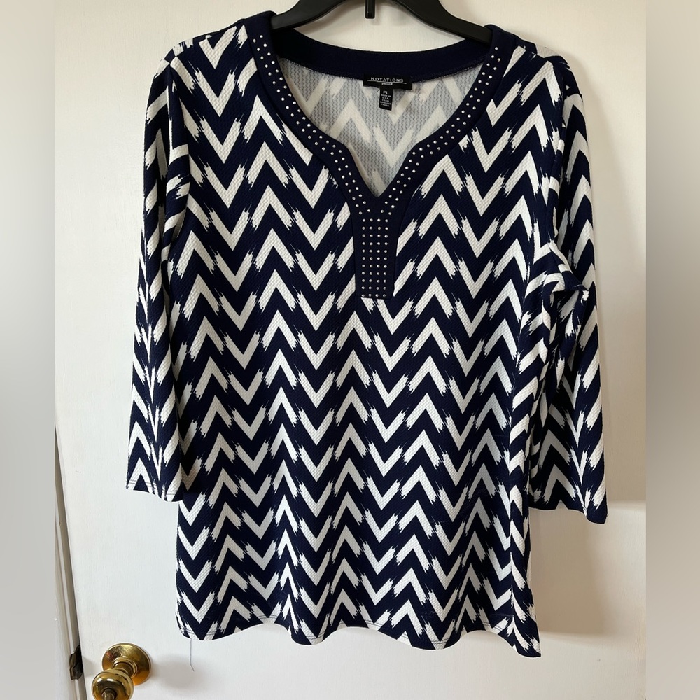 Notations navy and white top, PL